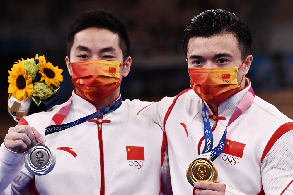 當代中國-體育運動-東京奧運劉洋尤浩男子吊環包攬金銀牌