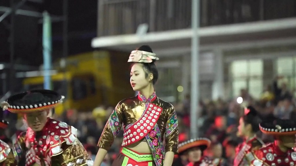 吃新節是苗寨的傳統民族節日，當地村民會為預祝糧食豐收舉辦各種活動，籃球賽是其中最熱鬧的一項；而籃球賽之間，還有不少的民族表演。