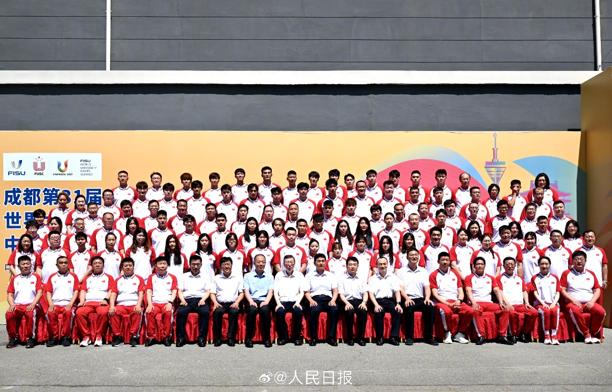 中國大學生體育代表團部分成員合影