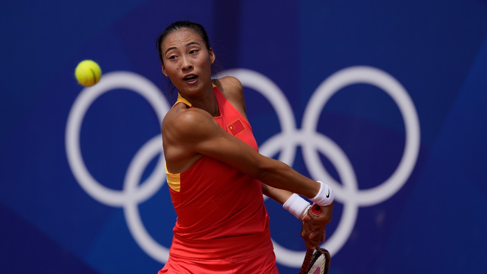 中國女子網球運動員鄭欽文 中國選手鄭欽文晉級巴黎奧運會網球女子單打8強