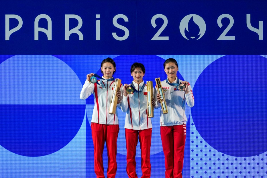巴黎奧運全紅嬋(中)衛冕女子10米跳台金牌