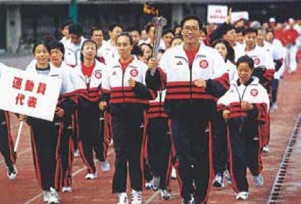 1997年香港首次參加全運會，舉行聖火傳遞儀式。