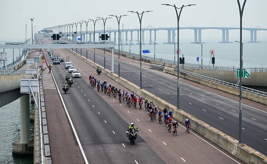 今屆全運會的公路單車男子個人賽，透過港珠澳大橋串連粵港澳三地