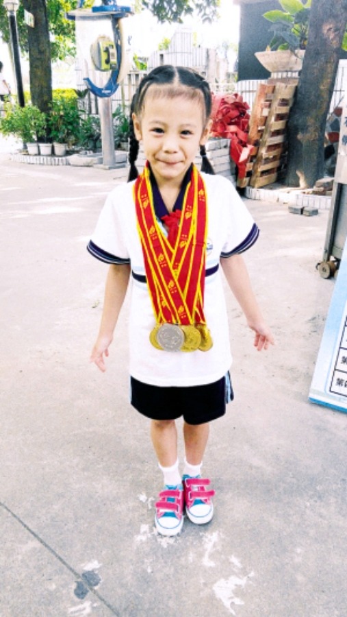 邱祺緣 邱祺緣自小接受體操訓練,7歲就拿到不少獎牌