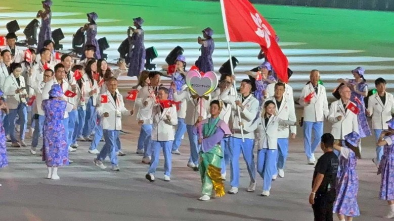 名古屋亞運會開幕,港隊進場。 2026年9月19日名古屋亞運會開幕,沈曉榆獲委以重任,擔任港隊持旗手