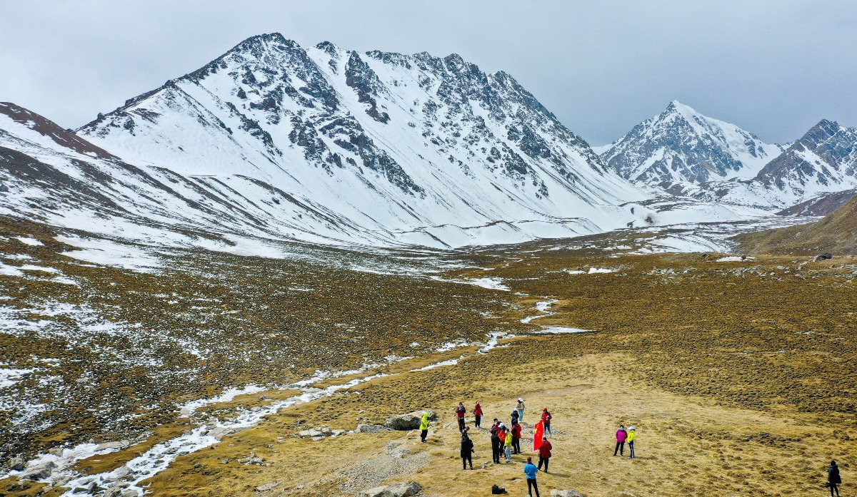 甘肅省巴爾斯雪山生態旅遊景區，因獨特地貌人文景觀、豐富的冰川遺跡和原生態自然風光，被譽為「祁連山秘境」，吸引不少遊客前往。