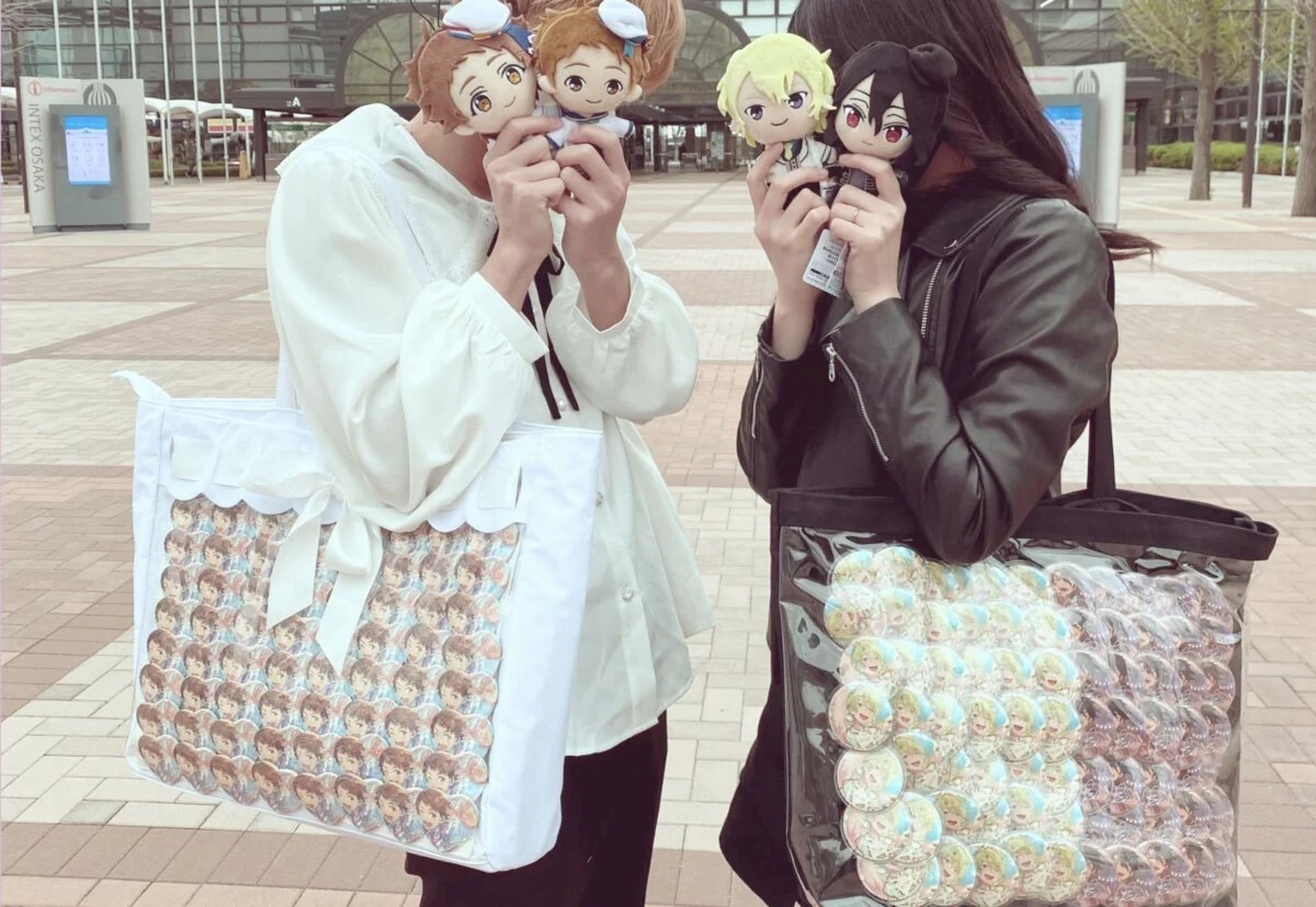 Itabags displaying goods