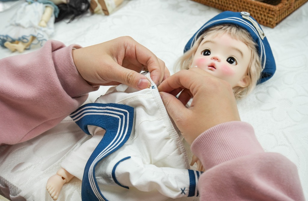 社區居民縫製娃衣