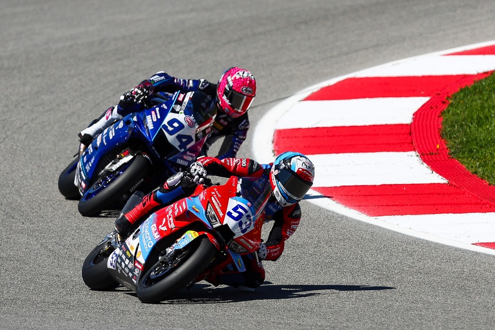 3月底，法國車手Valentin Debise駕駛中國品牌賽車ZXMOTO 820RR，在世界超級電單車錦標賽連奪兩個冠軍。