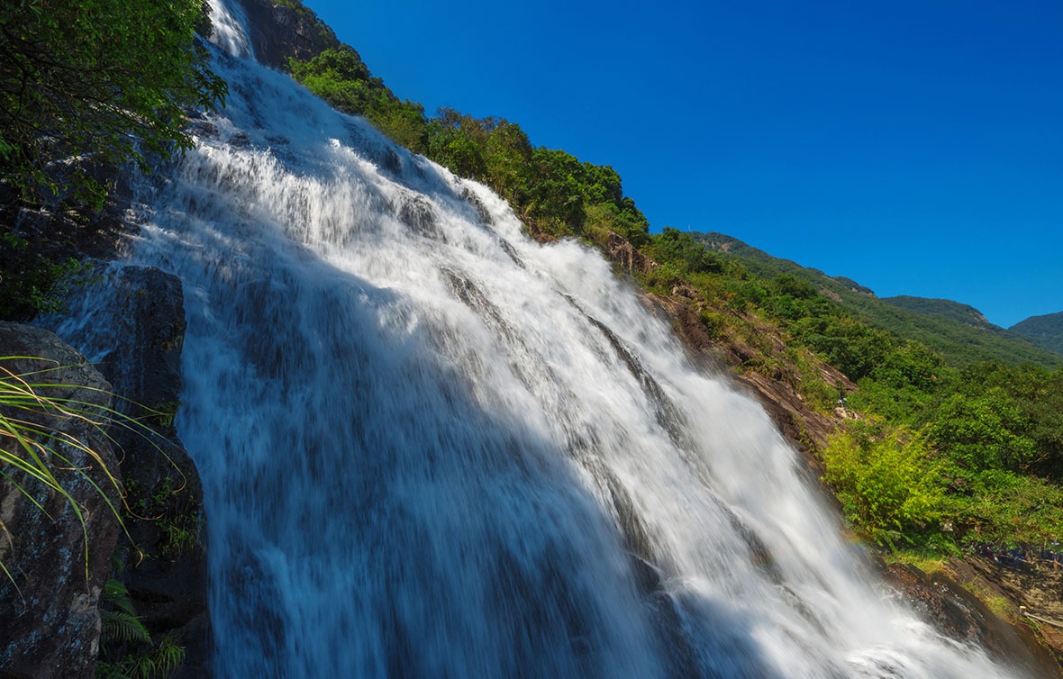 氣勢磅礴的高流曝布到處可見，但是最出名的是「白水仙瀑」(圖片來源：視覺中國)