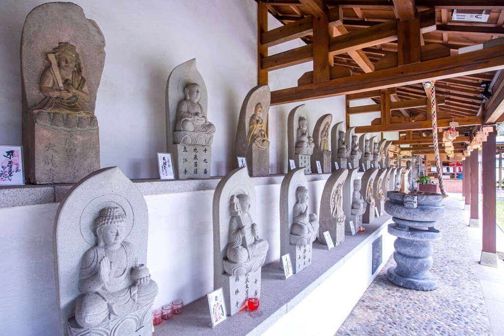 吉安慶修院為花蓮的法定三級古蹟，為日治時期為了安撫移民而設的佈道所，是目前台灣保留完好的日式寺院。