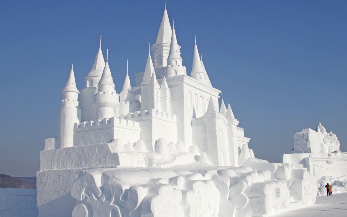 Modern China - China Travel - Jilin: The First Choice for Winter Travel in China to Enjoy Snow, View Lanterns, and Experience the Fun of Winter Fishing at Chagan Lake