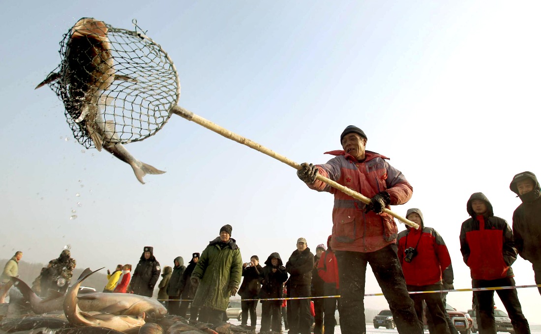 當代中國-中國旅遊-冬季中國旅遊首選吉林賞雪看燈體驗查干湖冬季捕魚樂趣