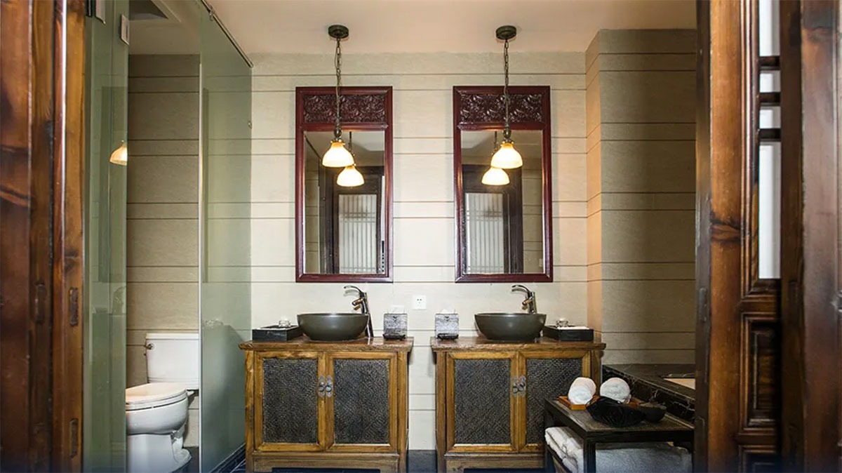 客間內的洗手間，採用分融式設計，十分整潔。