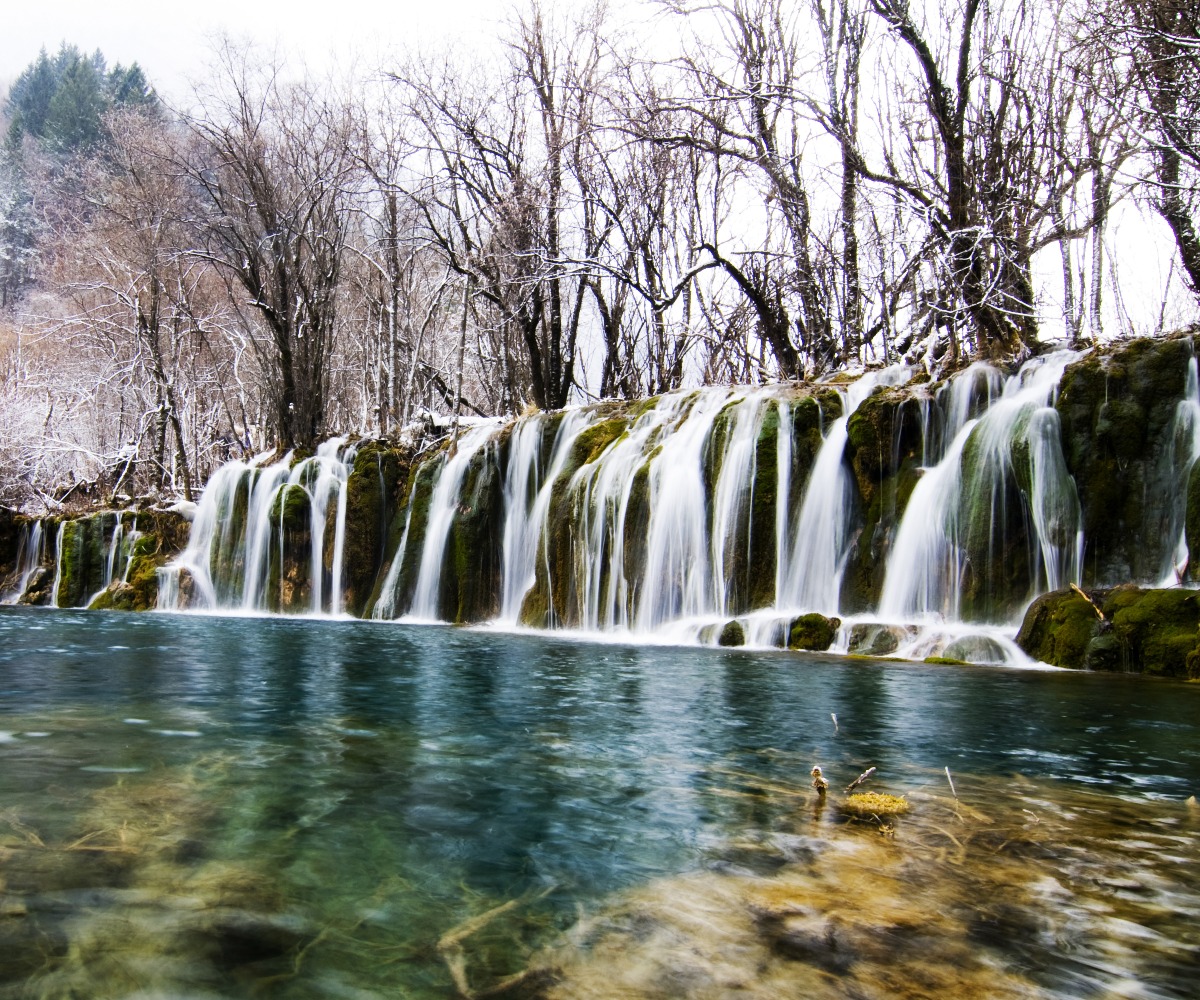 當代中國-中國旅遊-看九寨溝銀裝白雪欣賞當代中國冬季美景