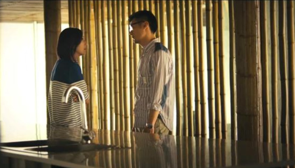 在電影《春嬌與志明》，飾演主角的楊千嬅與余文樂在北京重逢，跑到城郊的酒店私會，取鏡地點正是竹屋。（網上圖片）