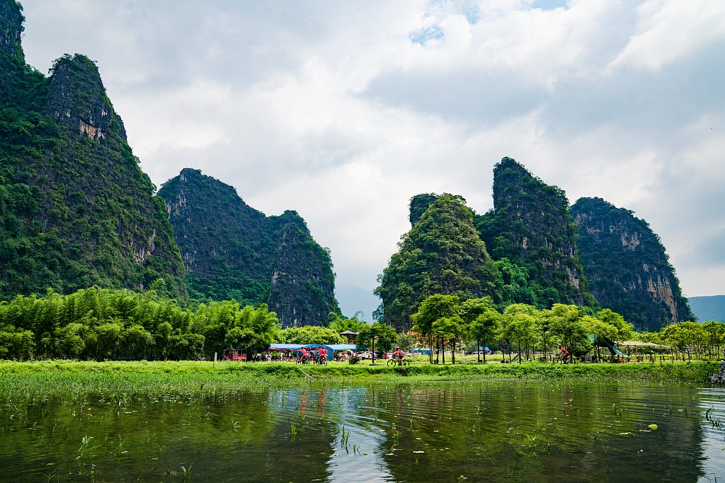當代中國-潮遊生活-旅遊風物-英西峰林走廊 當代中國-潮遊生活-旅遊風物-英西峰林走廊