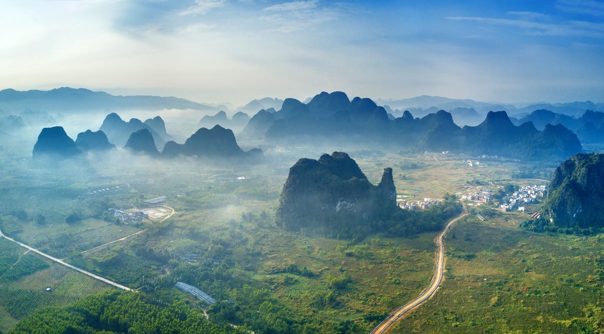 當代中國-潮遊生活-旅遊風物-英西峰林走廊 當代中國-潮遊生活-旅遊風物-英西峰林走廊