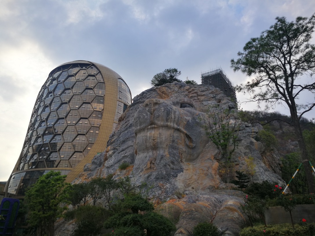 当代中国-潮游生活-旅游风物-蜂巢酒店