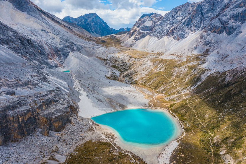 当代中国-中国旅游-四川甘孜-香格里拉-稻城亚丁-牛奶海