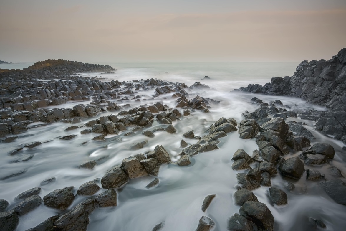 福建旅游｜“梦幻风”地质公园漳州火山岛感受地中海风情| 旅游风物| 潮游生活| 当代中国, image size:1175x784
