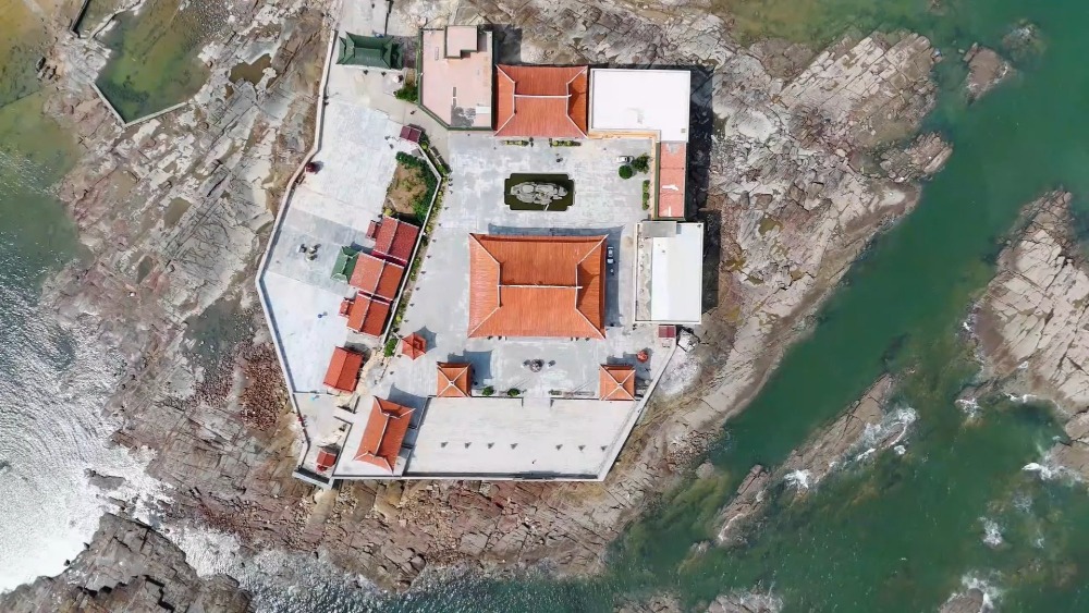 航拍洛伽寺,從另一角度欣賞「海天佛國」。 航拍洛伽寺,從另一角度欣賞「海天佛國」。