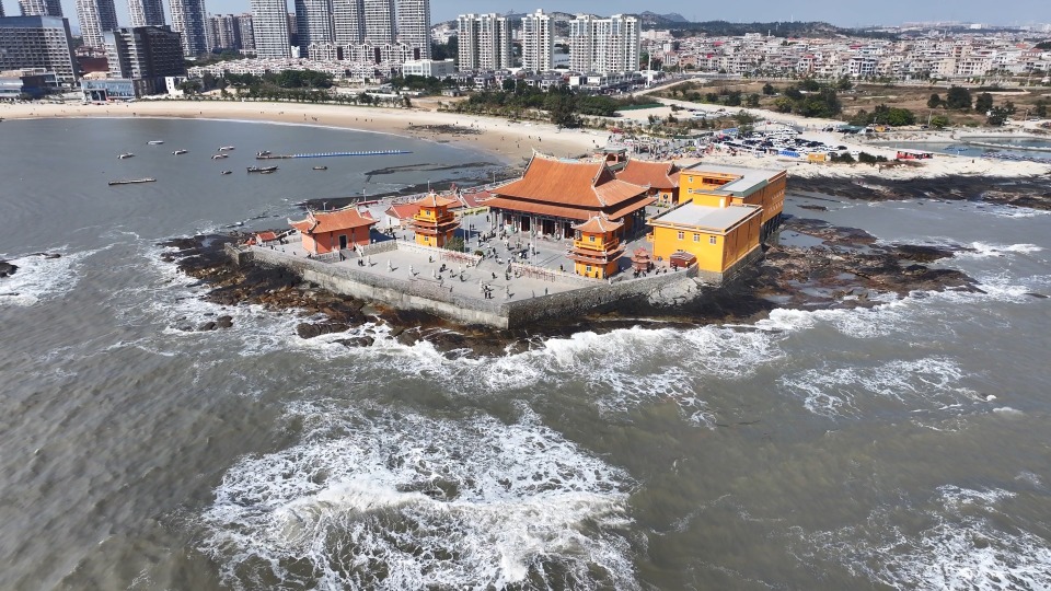 泉州洛伽寺於2001年端工落成,其所在的宮嶼島的香港友邦集團捐贈,作為籌建南海觀音菩薩道場。 泉州洛伽寺於2001年端工落成,其所在的宮嶼島的香港友邦集團捐贈,作為籌建南海觀音菩薩道場。