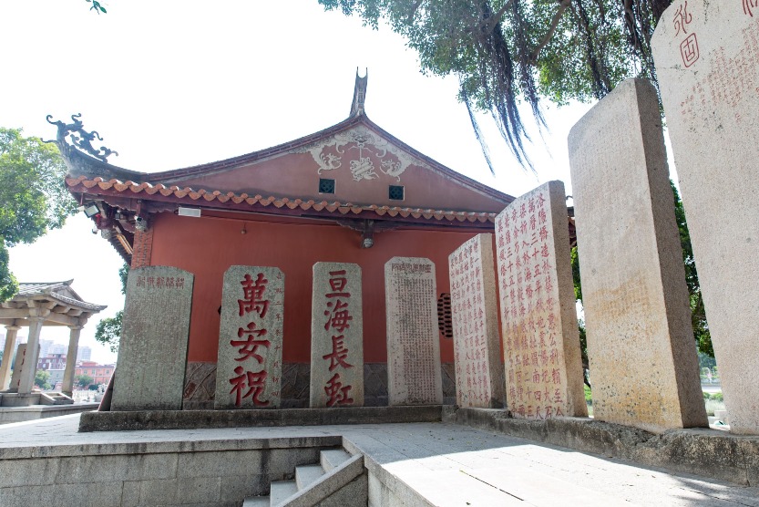 洛陽橋的興建,反映出泉州在作為宋元時期世界海洋貿易中心的交通物流需要 洛陽橋的興建,反映出泉州在作為宋元時期世界海洋貿易中心的交通物流需要