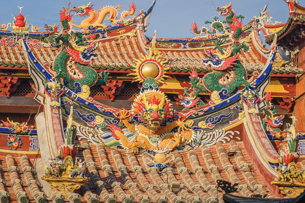 泉州關岳廟 泉州關岳廟的屋頂上,龍雕造型各異