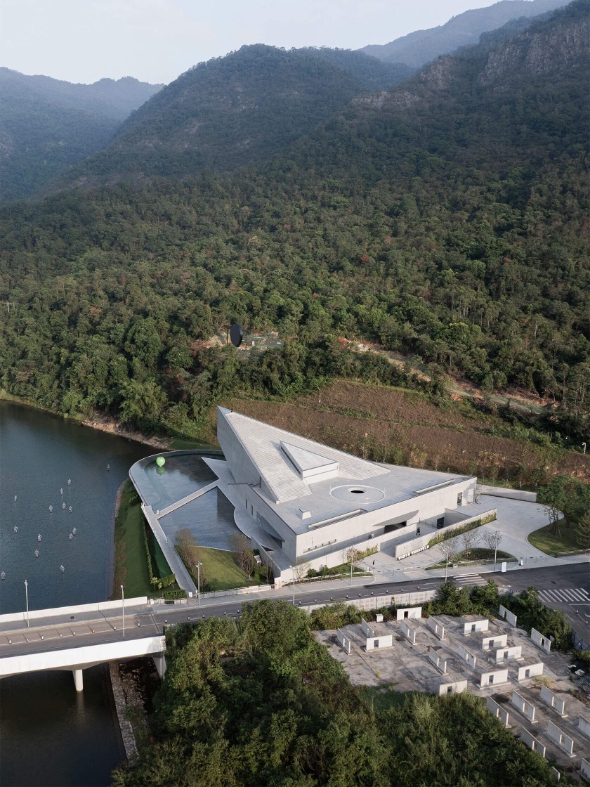 建築大師安藤忠雄於河源的詩之禮堂 河源的詩之禮堂坐落於兩河之間,被山水環抱