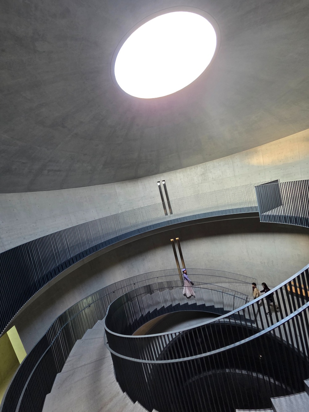 建築大師安藤忠雄於河源的詩之禮堂 詩之禮堂的圓形穹頂和旋轉樓梯