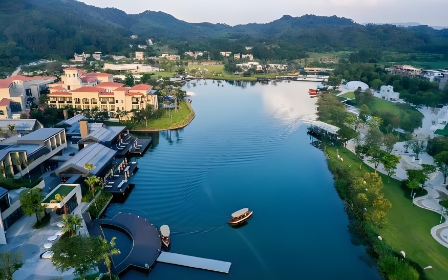 河源春沐源小鎮湖光山色,是大灣區高鐵旅遊的親子好去處。 河源春沐源小鎮的湖光山色