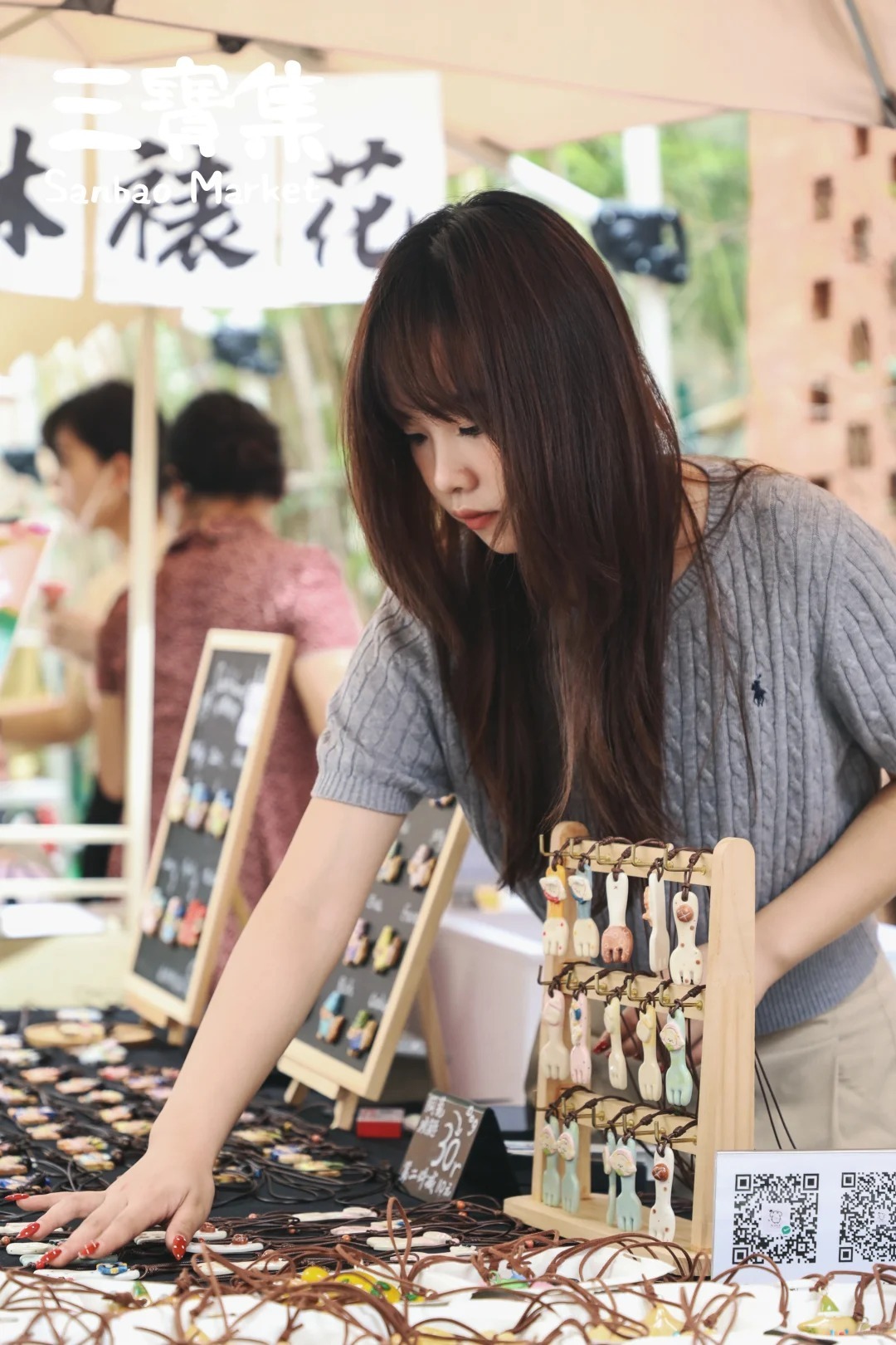 三寶集 景德鎮三寳集內設有獨立設計服飾、首飾、匠人陶藝手作、香薰綠植小物及特調輕食的攤位。