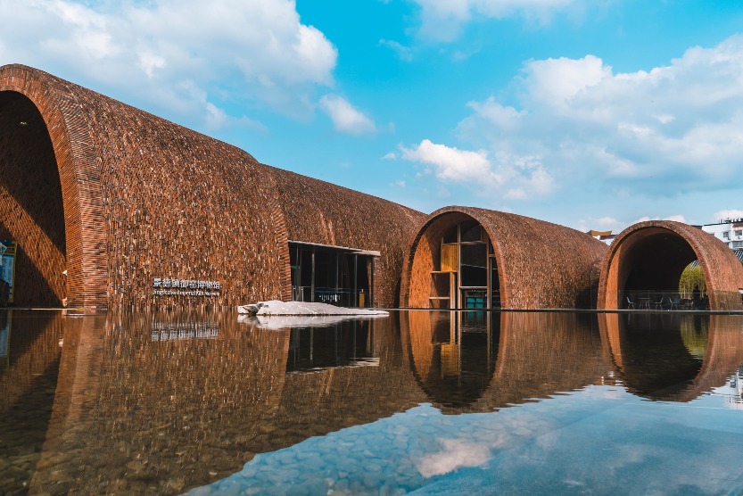 御窯廠遺址公園 御窯博物館利用紅磚及拱形結構貫穿設計