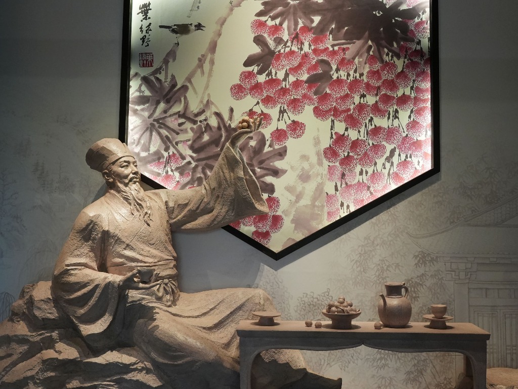 惠州東坡祠景區內的東坡啖荔雕塑