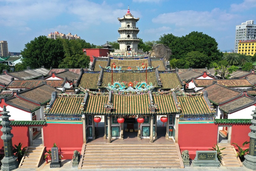 陸豐碣石鎮玄武山名勝風景區元山寺主殿與福星塔。 陸豐碣石鎮玄武山名勝風景區元山寺主殿與福星塔。