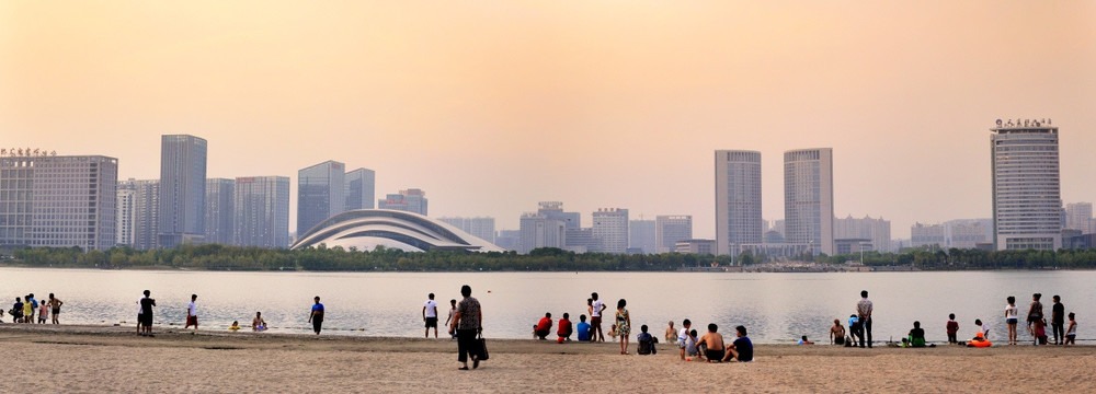 安徽廣電中心腳下的「黃金海岸」人工沙灘 安徽廣電中心腳下的「黃金海岸」人工沙灘