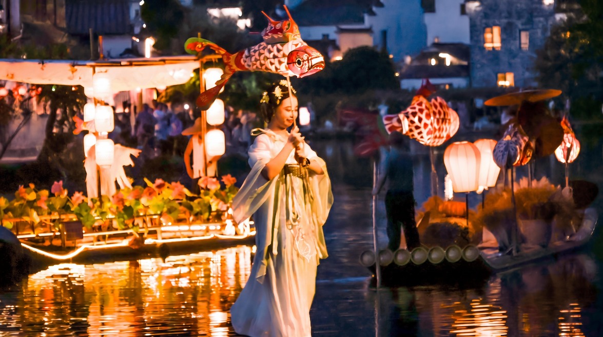 Anhui Chengkan Fish Lanterns Night view of the riverbank at Huishan Ancient Town3