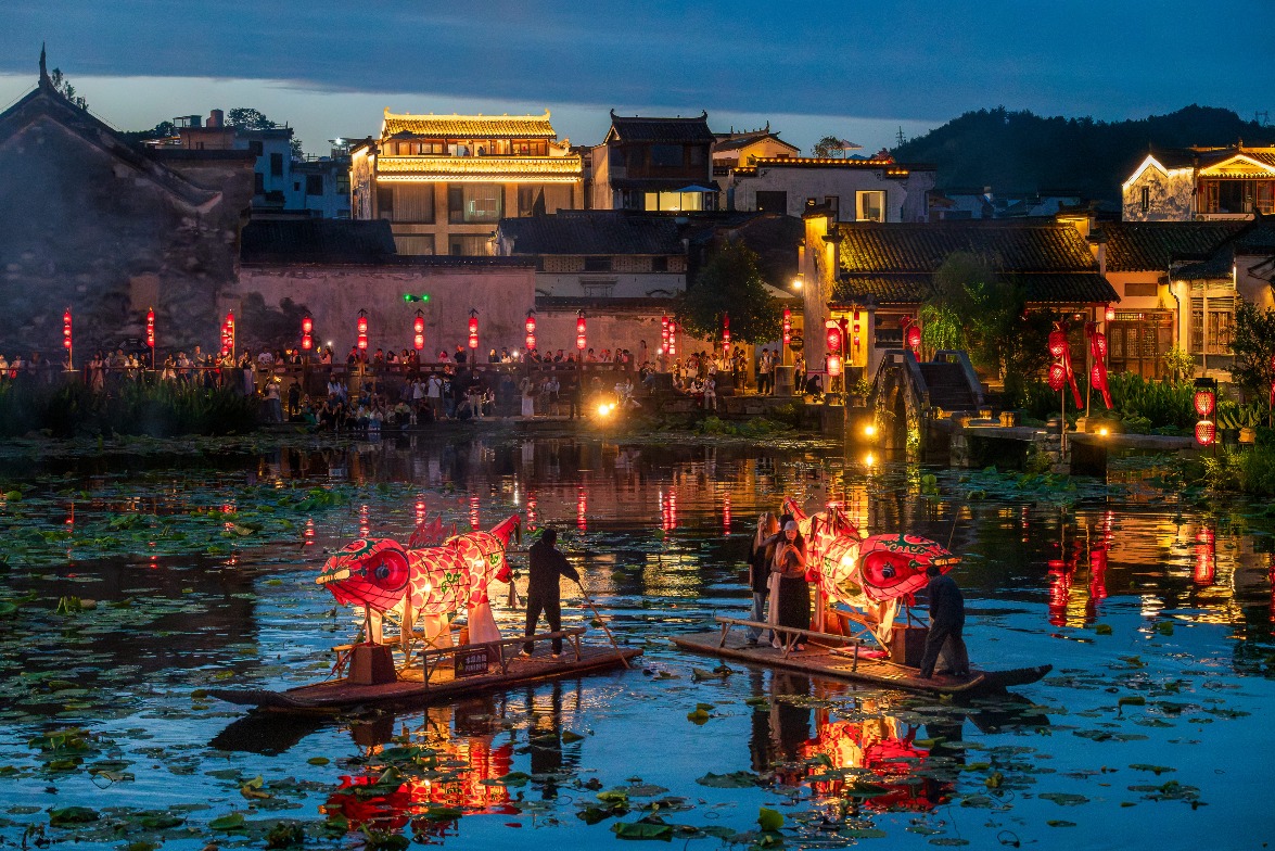 Anhui Chengkan Fish Lanterns Night view of the riverbank at Huishan Ancient Town4
