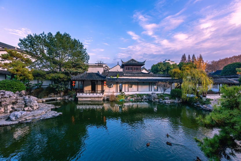 瞻園 瞻園,又稱大明王府和太平天國歷史博物館,始建於明朝初年,距今已有600多年歷史。
