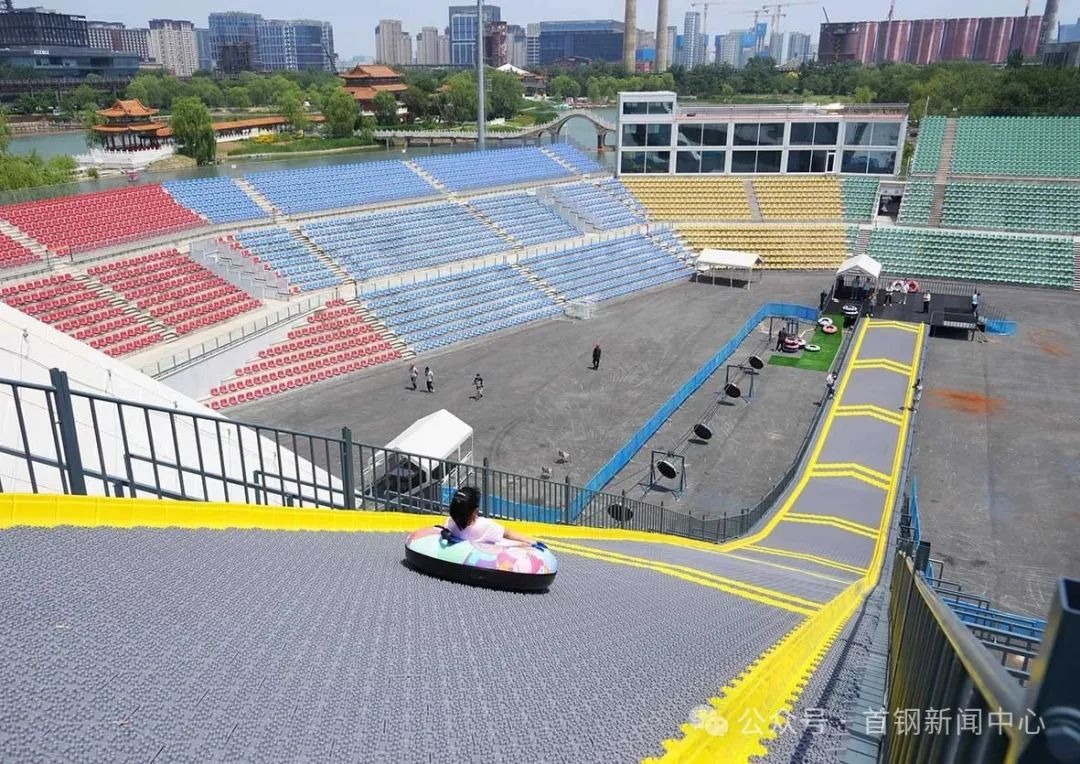 北京首鋼園「頑酷心跳塔」的極速大滑道 北京首鋼園「頑酷心跳塔」的極速大滑道