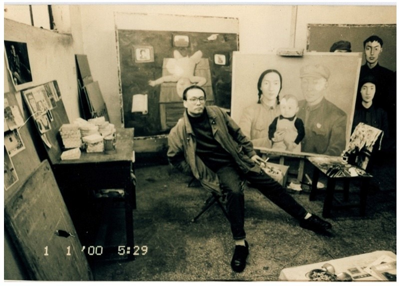 1993年張曉剛正創作《血緣—大家庭:全家福2號》。(網上圖片) 1993年張曉剛正創作《血緣—大家庭:全家福2號》。(網上圖片)