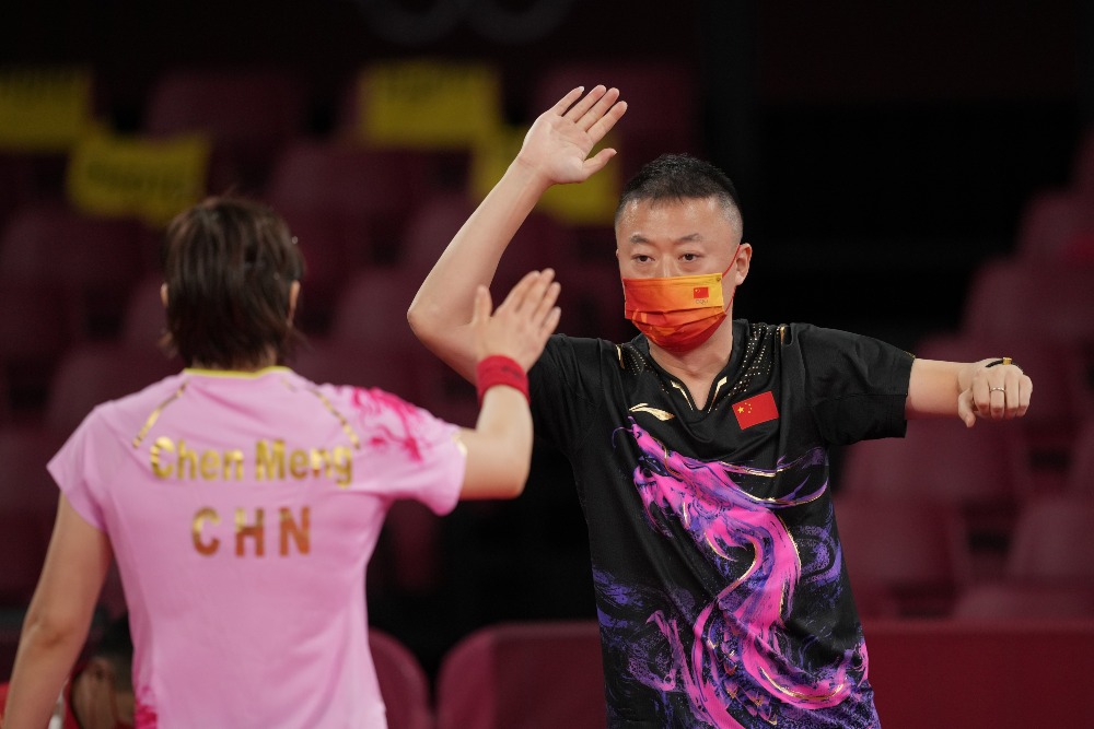 當代中國-新華時評-奧運健兒打開講好中國故事的新聲道