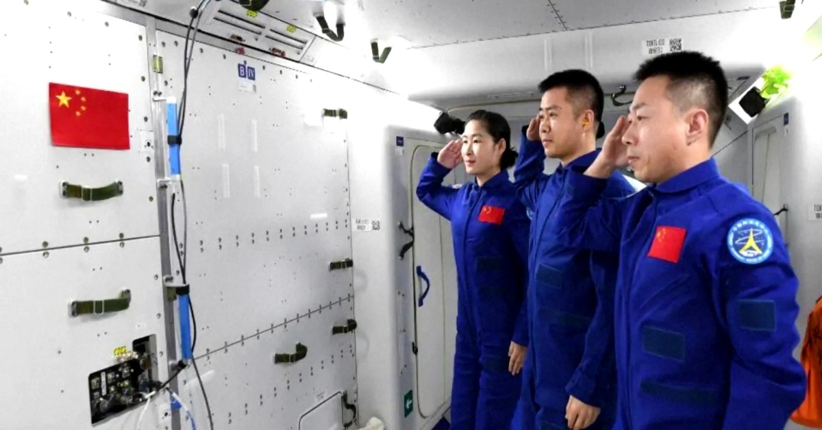 航天服「內外有別」 中國艙內航天服有甚麼作用? | 航空航天 | 中國科技 | 當代中國