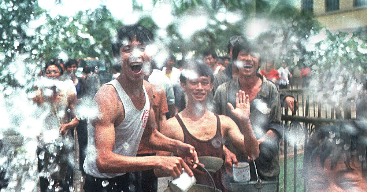 當代中國-改革開放-潑水節是佛教在雲南傣族地區傳播，潑水節便成為傣族習俗流傳下來，有數百年歷史。