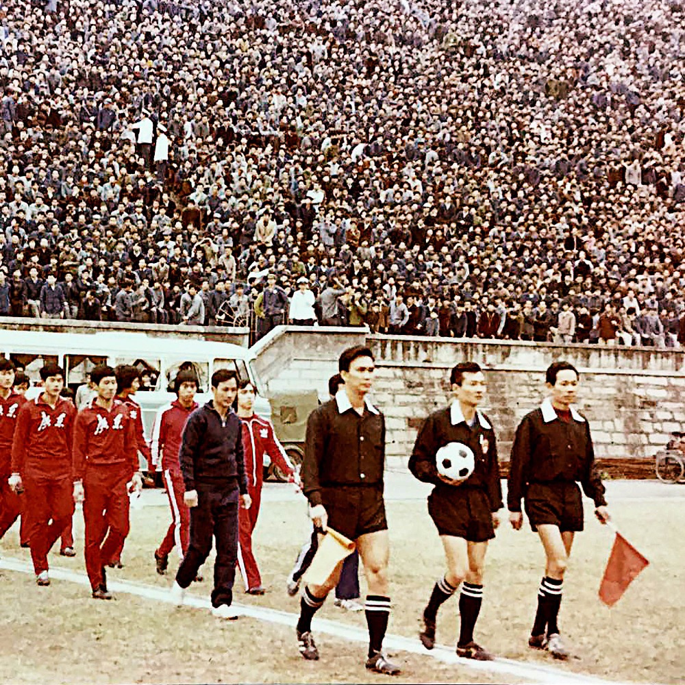 當代中國-改革開放-省港杯-省港杯是廣東省和香港之間，每年一度的傳統足球賽事，由霍英東先生創辦。