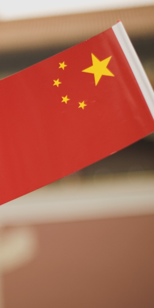当代中国-名家专栏-张维为-我们要自信但不要自负