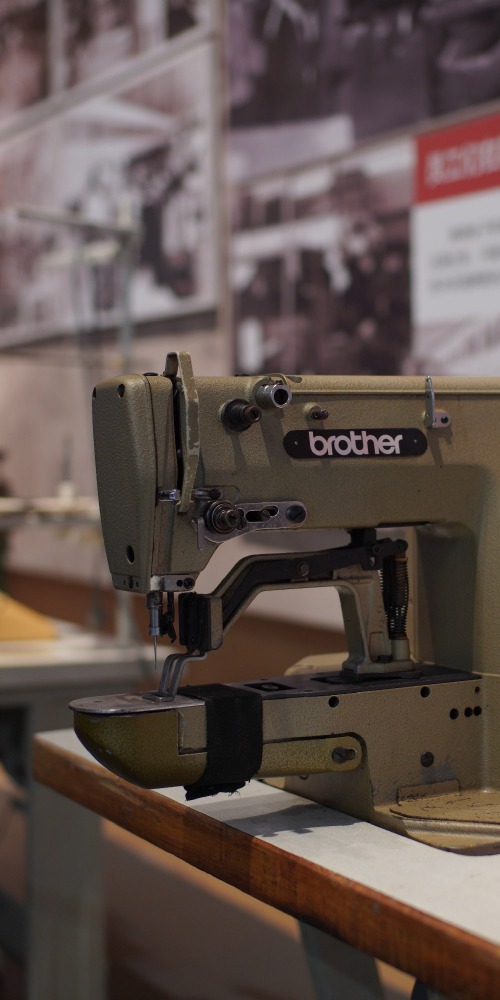 當代中國-改革開放-中國經濟-在廣東、福建兩省試行「三來一補」，所謂「三來一補」即是「來料加工，來樣加工，來件裝配，以及補償貿易」