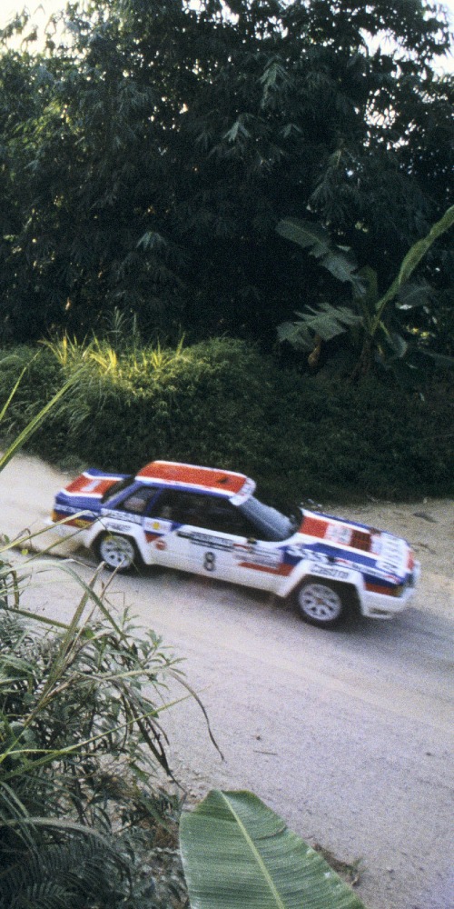 當代中國-改革開放-港京拉力賽，1985年於香港尖沙咀海運大廈起步，1994年改於昂船洲，途經七個省份，終點北京天安門廣場。