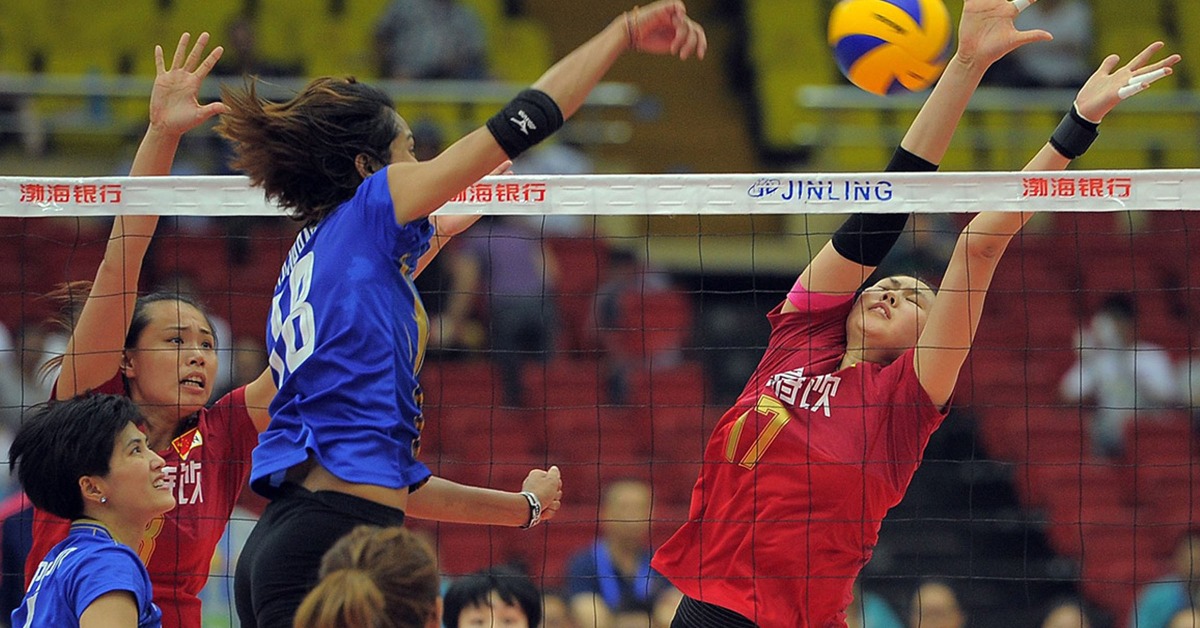 當代中國-中國女排-顏妮（紅色衫）在2019年的女排世界杯攔網排行榜上，以平均每局0.94次攔網得分排名第二。